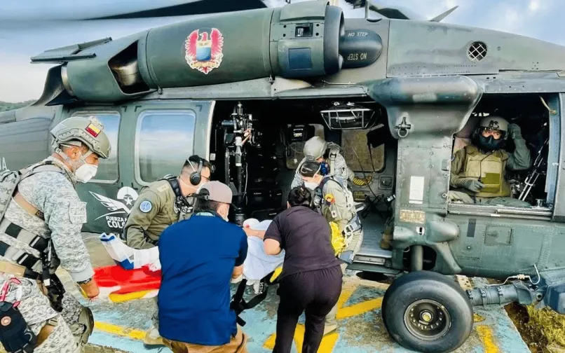 Traslado de personas heridas por activación de explosivo en Anorí