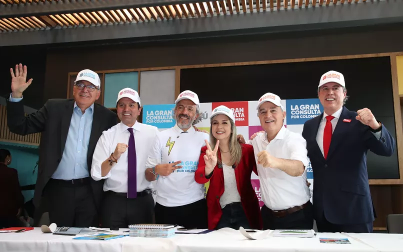 David Luna, Mauricio Cárdenas, Juan Manuel Galán, Aníbal Gaviria, Juan Daniel Oviedo y Vicky Dávila