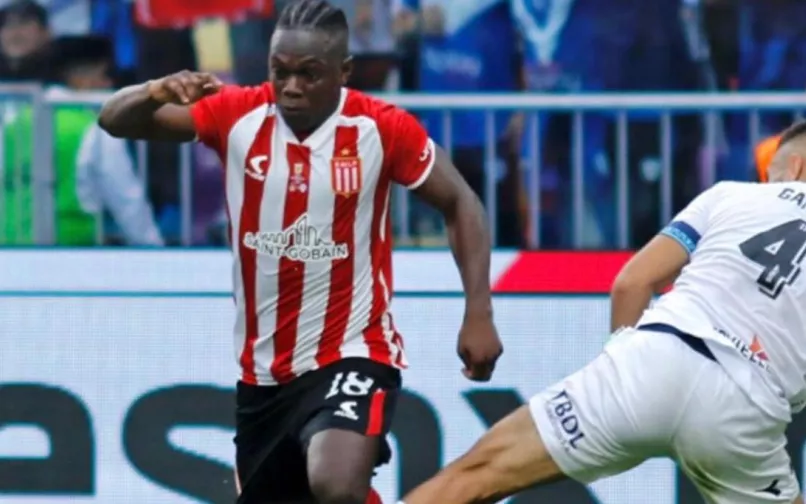 Edwuin Cetré en estudiantes