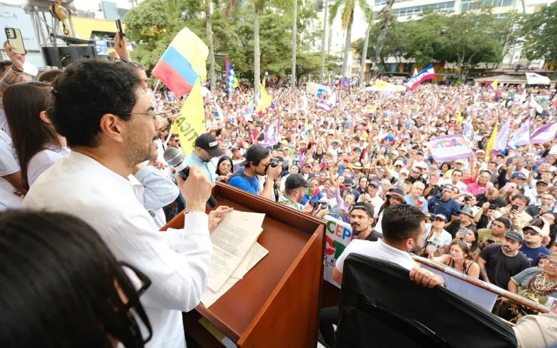 Iván Cepeda en evento público en Armenia, Quindío