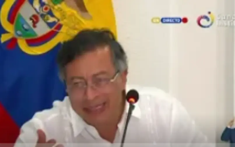 Presidente fustiga políticos y pide emergencia económica