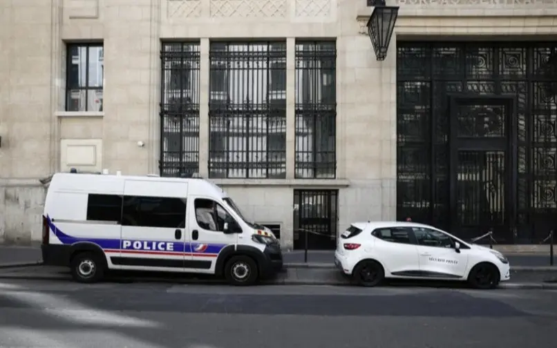 Autoridades parisinas fuera del banco tras intento de ataque explosivo