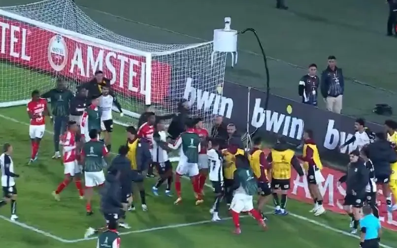 Pelea entre jugadores de Santa Fe y Corinthians