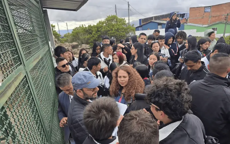 La ministra Yesenia Olaya en el Colegio Sierra Morena en Ciudad Bolívar