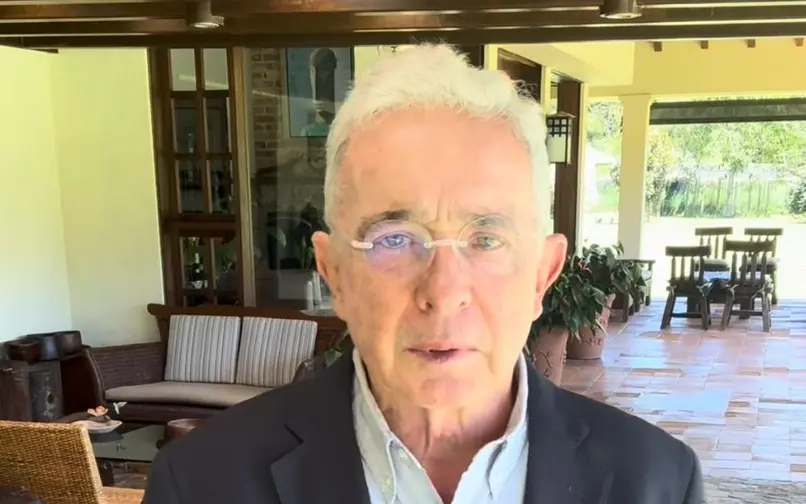 Álvaro Uribe citado por masacres de El Aro y La Granja