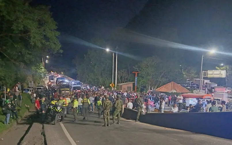 cierre vía al llano 120626