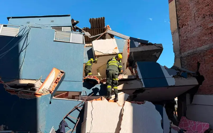 Labores de rescate en el país por terremoto de 7.4