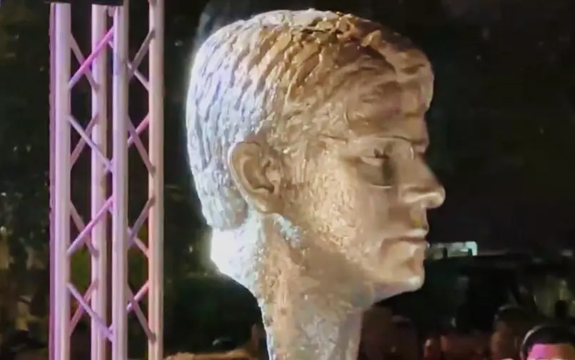 estatua Miguel