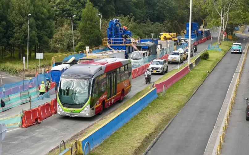25 rutas de TransMiZonal modificarán sus recorridos en Bogotá debido al desmonte del puente vehicular ubicado en la intersección de la carrera Séptima con la calle 100
