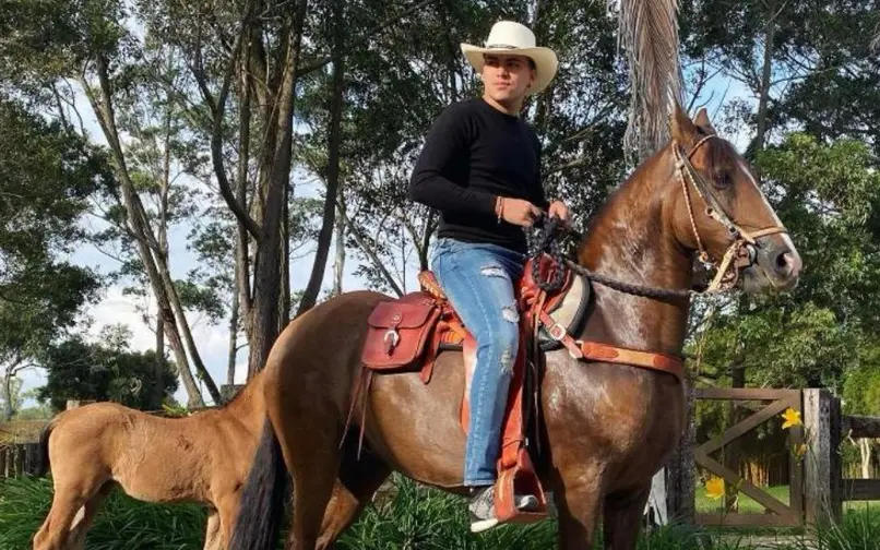 Yeison Jiménez en caballo