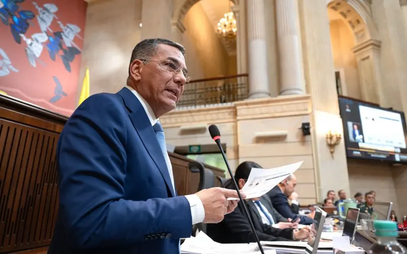 Ministro de defensa general Mora