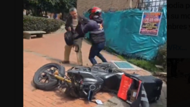 Motociclista agrede a adulto mayor en Suba