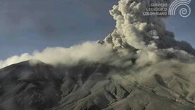 Volcán Puracé emisión de ceniza