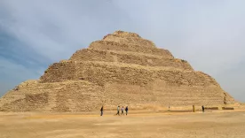 Pirámide de Djoser en la necrópolis Saqqara 