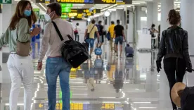 Viajeros en Aeropuerto