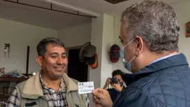 Presidente Iván Duque entregó la primera tarjeta de Estatuto Temporal a migrante