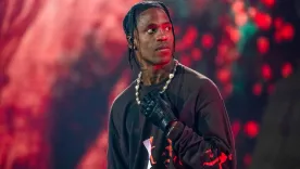 Denuncian a los cantantes Travis Scott y Drake por negligencia