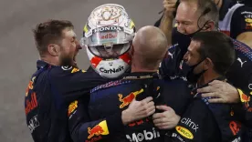 Celebración de los mecánicos de Red Bull por el triunfo de Max Verstappen