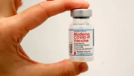 Parestesia: el presunto nuevo efecto secundario de la vacuna de Moderna