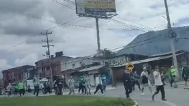 Desmanes en la vía Chía-Cota por enfrentamientos entre hinchas de Atlético Nacional