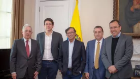 Finalizó reunión de Gustavo Petro y Uribe