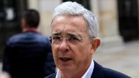 Gustavo Petro y Álvaro Uribe 26 S