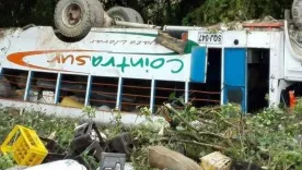 VOLCAMIENTO DE BUS ESCALERA EN TOLIMA