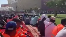 Ceremonia religiosa en afueras de los estadios de Qatar