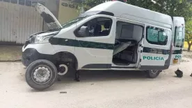 CARRO DE POLICÍA ARAUCA ATENTADO