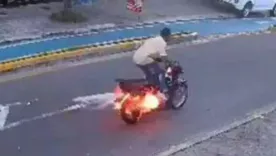 Moto en llamas