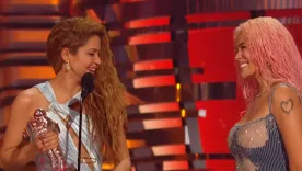 SHAKIRA Y KAROL G PREMIO MTV