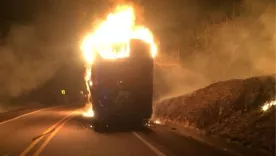 incendian bus de servicio público en el Huila