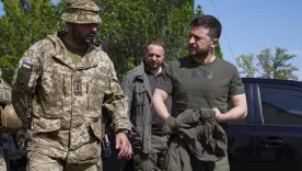 presidente ucraniano y soldado