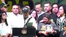 Criminales en tarima