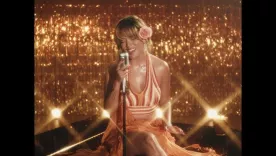 KAROL G en su video musical Se Puso Linda