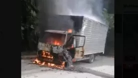 Camiones quemados en la vía Quibdó-Pereira