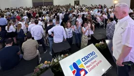alvaro uribe en reunion centro democratico
