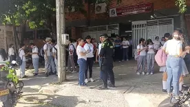 Plantón en el Colegio Luis Carlos Galán Sarmiento de Cúcuta