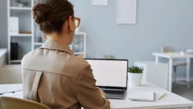 Mujer oficinista. Imagen de referencia