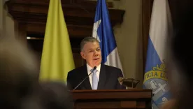 juan manuel santos vuelve a mentir
