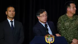Presidente Gustavo Petro junto al ministro de Defensa, Pedro Sánchez