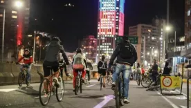 Ciclovía nocturna en Bogotá