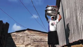 32 platoneras de Buenaventura reciben carnets de pequeños comerciantes