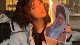 Mujeres protestan en Irán