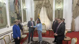 El Secretario de Energía estadounidense, Chris Wright, fue recibido en el Palacio de Miraflores por la presidenta encargada, Delcy Rodríguez.