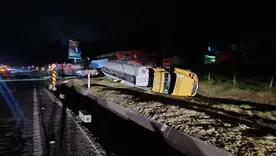 volcamiento de tractocamión bogota villavicencio