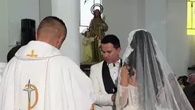 Cantante colombiano Jhonny Rivera y la artista Jenny López en su boda