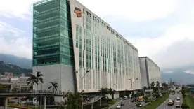 Edificio bancolombia día