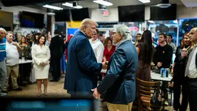 Donald Trump visita El Arepazo en El Doral, Florida