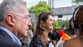 Álvaro Uribe y Paloma Valencia 26